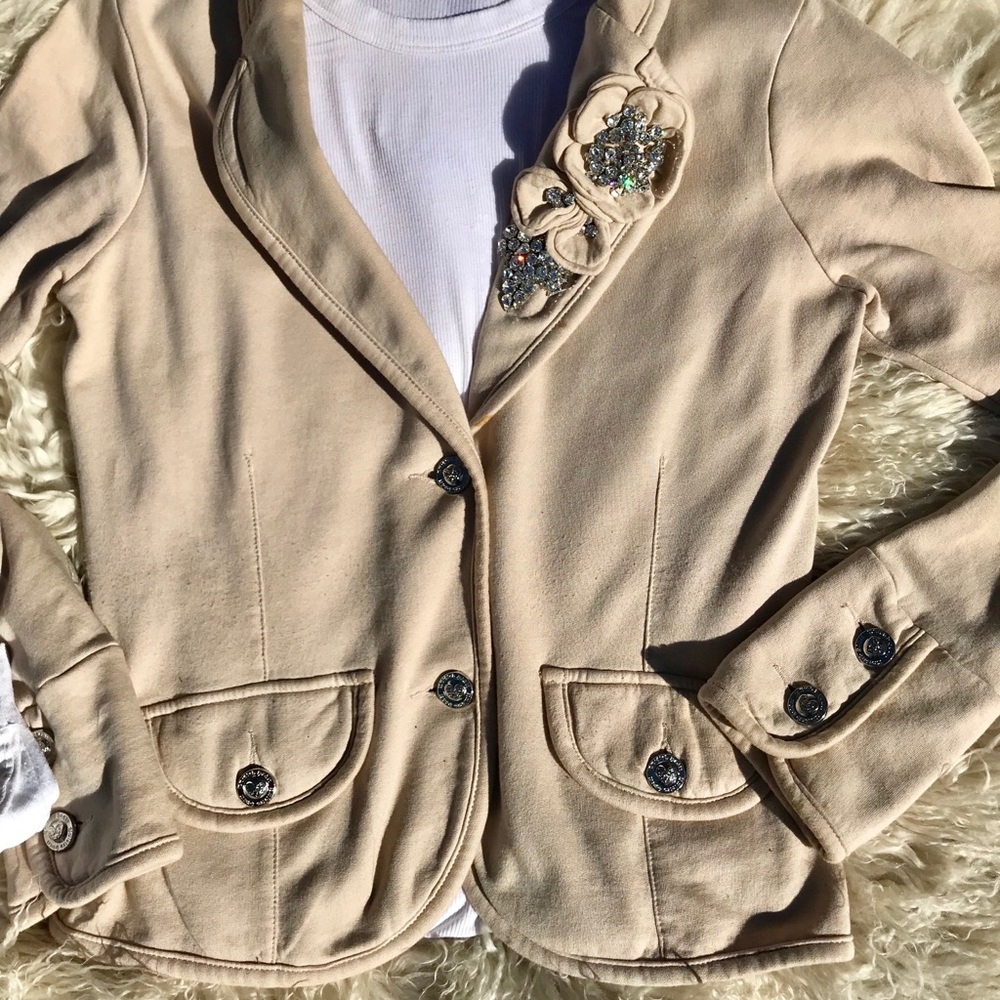 Twisted Heart Jacket - Picture 5 of 8